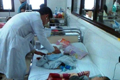 Sinh viên trường Y “quên Tết” để trực cùng bệnh nhân