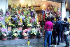 Hà Nội: Hoa tươi tăng giá mạnh vẫn “hút khách” dịp 20/11 