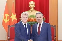 Tổng Bí thư Tô Lâm tiếp Bí thư toàn quốc Đảng Cộng sản Pháp Fabien Roussel. (Ảnh: Thống Nhất/TTXVN)