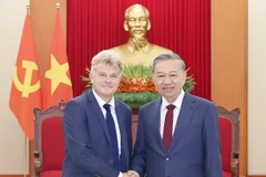 Tổng Bí thư Tô Lâm tiếp Bí thư toàn quốc Đảng Cộng sản Pháp Fabien Roussel. (Ảnh: Thống Nhất/TTXVN)