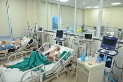 Khoa Hồi sức tích cực (Bệnh viện Bệnh Nhiệt đới Trung ương) điều trị cho bệnh nhân COVID-19 nặng. (Ảnh: Minh Quyết/TTXVN)