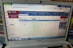 Máy tính tang vật phục vụ việc cá độ bóng đá World cup 2022 tại nhà Huỳnh Ngọc Quang. (Nguồn: Công an cung cấp)