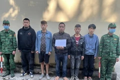 Các đối tượng có quốc tịch nước ngoài nhập cảnh trái phép vào Việt Nam bị Đồn Biên phòng Ngọc Côn thuộc Bộ đội Biên phòng tỉnh Cao Bằng phát hiện. (Ảnh: TTXVN phát)
