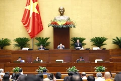 Phó Chủ tịch Quốc hội Nguyễn Khắc Định điều hành phiên họp. (Ảnh: Doãn Tấn/TTXVN)