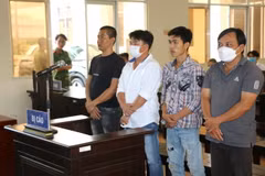 Các bị cáo tại phiên xét xử phúc thẩm. (Ảnh: Tuấn Kiệt/TTXVN)