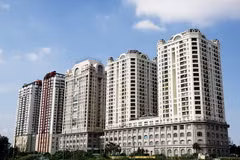 Khu chung cư căn hộ cao cấp trên đường Lê Đại Hành, quận 10, Thành phố Hồ Chí Minh. (Ảnh: Hồng Đạt/TTXVN)