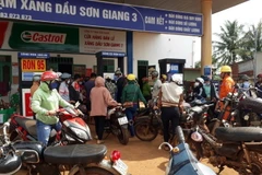 Trạm xăng dầu Sơn Giang 3 ở xã Đắk Ơ, huyện Bù Gia Mập treo bảng "hết xăng." (Ảnh: K GỬIH/TTXVN)