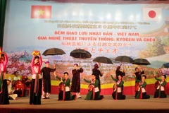 Nghệ sỹ Trung tâm văn hóa Nghệ thuật Hà Nam biểu diễn tiết mục chèo. (Ảnh: Đại Nghĩa/TTXVN)