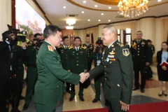 Thượng tướng Hoàng Xuân Chiến tiếp Đại tướng Narongpan Jittkaewtae. (Ảnh: Hồng Pha/TTXVN phát)