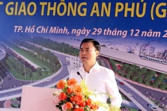 Phó Chủ tịch UBND Thành phố Hồ Chí Minh Bùi Xuân Cường phát biểu tại lễ khởi công. (Ảnh: Tiến Lực/TTXVN)