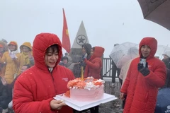 [Photo] Lào Cai: Tuyết tiếp tục rơi trên đỉnh Fansipan 