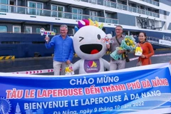 Du khách quốc tế được chào đón khi đến tham quan Đà Nẵng và Quảng Nam. (Ảnh: Trần Lê Lâm/TTXVN)