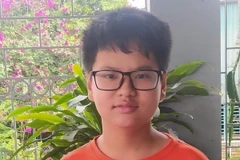 Cháu Hoàng Mạnh Chiến, học sinh lớp 7A2 Trường THCS Cẩm Thịnh, thành phố Cẩm Phả, tỉnh Quảng Ninh, dũng cảm cứu ông cụ 69 tuổi thoát chết bị ngã trên đường ray. (Ảnh: TTXVN phát)