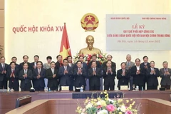 Chủ tịch Quốc hội Vương Đình Huệ và Trưởng Ban Nội chính Trung ương Phan Đình Trạc cùng các đại biểu. (Ảnh: Doãn Tấn/TTXVN)