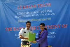 Long Xuyên đưa vào sử dụng 10 cầu bộ hành do Mỹ tài trợ