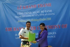 Long Xuyên đưa vào sử dụng 10 cầu bộ hành do Mỹ tài trợ