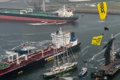 Hà Lan bắt giữ 30 nhà hoạt động của tổ chức Hòa bình Xanh