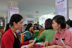 Các doanh nghiệp ngày càng ít tuyển sinh viên mới ra trường