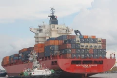 Tàu 54.000 DWT cập Cảng container Sài Gòn qua luồng Soài Rạp