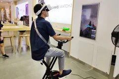 Trải nghiệm trò chơi thực tế ảo kết hợp với luyện tập thể dục của Huawe