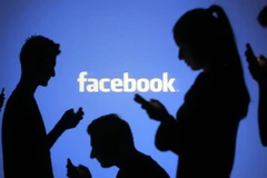 [Mega Story] Ứng xử trên mạng xã hội: Khi thói a dua lên ngôi...