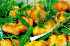 Chả cá Lã Vọng đã được nhà báo nước ngoài đánh giá là "món nên ăn trước khi chết". (Ảnh: Internet)