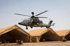 Trực thăng chiến đấu Tiger do phi công Đức vận hành tham gia chiến dịch của phái bộ MINUSMA ở Gao. (Nguồn: EPA/ TTXVN)