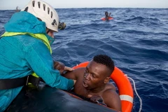 Cứu người di cư trên Địa Trung Hải ngày 6/11/2017. (Ảnh minh họa. Nguồn: AFP/ TTXVN)