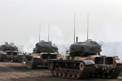 Xe quân sự Thổ Nhĩ Kỳ được triển khai tại Afrin, Syria trong chiến dịch chống các tay súng YPG, ngày 22/1. (Nguồn: THX/TTXVN)