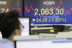 Bảng tỷ giá chứng khoán tại ngân hàng KEB Hana. (Nguồn: YONHAP/TTXVN)