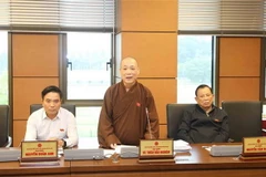 Hòa thượng Thích Bảo Nghiêm, Đại biểu Quốc hội thành phố Hà Nội, thảo luận ở tổ. (Ảnh: Phương Hoa/TTXVN)