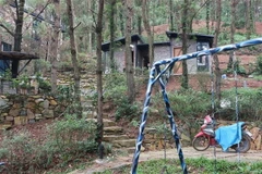 Công trình xây dựng trên rừng phòng hộ đặc dụng nằm trong kế hoạch giải tỏa, tháo dỡ tại xã Minh Phú (Sóc Sơn). (Ảnh: Mạnh Khánh/TTXVN)