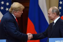 Tổng thống Mỹ Donald Trump (trái) trong cuộc họp báo chung với Tổng thống Nga Vladimir Putin sau cuộc gặp thượng đỉnh ở Helsinki, Phần Lan ngày 16/7. (Nguồn: AFP/TTXVN)