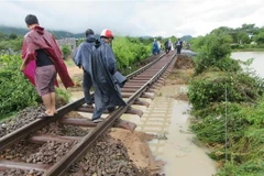 Hiện trường vụ sạt lở nền đường sắt tại xã Công Hải, huyện Thuận Bắc, tỉnh Ninh Thuận. (Ảnh: Nguyễn Thành/TTXVN)