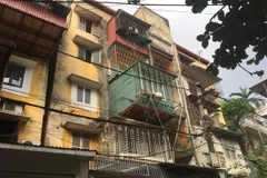 Đơn nguyên 1, 3 tập thể Bộ Tư pháp nằm trong danh sách 4 chung cư cũ cấp độ D. (Ảnh: Minh Nghĩa/TTXVN)