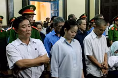 Các bị cáo tại phiên tòa ngày 8/5. (Ảnh: Thành Chung/TTXVN)