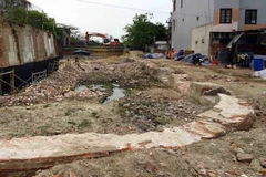 Phần tường hào được phát lộ tại di tích Thành Điện Hải (Đà Nẵng). (Ảnh: Trần Lê Lâm/TTXVN)