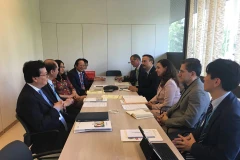 Thứ trưởng Lê Quang Cường, Đại sứ Dương Trí Dũng và đoàn Việt Nam làm việc với Chương trình chống lao toàn cầu của WHO, STP và GFATM. (Nguồn: Vietnam+)