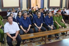 Các bị cáo tại phiên tòa ngày 21/5. (Ảnh: Thành Chung/TTXVN)