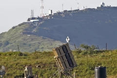 Hệ thống phòng thủ tên lửa Iron Dome của Israel được triển khai trên Cao nguyên Golan, gần biên giới Syria. (Nguồn: AFP/ TTXVN)