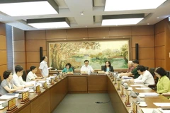 Đại biểu Quốc hội Thành phố Hà Nội thảo luận tại tổ. (Ảnh: Văn Điệp/TTXVN)