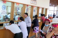 Quầy thu viện phí tại Bệnh viện Trung ương Huế. (Ảnh: Quốc Việt/TTXVN)