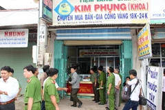 Hiện trường vụ cướp tiệm vàng. (Ảnh: Lê Đức Hoảnh/Vietnam+)