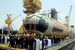 Lễ hạ thủy tàu ngầm Scorpene đầu tiên của Ấn Độ vào tháng 4/2015. (Nguồn: THX/TTXVN)