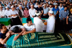 Lễ tang nạn nhân thiệt mạng trong vụ đánh bom ở Gaziantep. (Nguồn: EPA/TTXVN)
