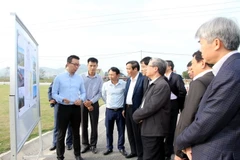 Đoàn kiểm tra của Ủy ban Kiểm tra Trung ương đến kiểm tra Dự án VSIP, huyện Hưng Nguyên, tỉnh Nghệ An. (Ảnh: Bích Huệ/TTXVN)