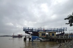 Cửa biển Cửa Đại bị bồi lấp, hàng trăm ngư dân thất nghiệp