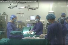 [Video] Việt Nam ứng dụng các kỹ thuật cao trong phẫu thuật cột sống