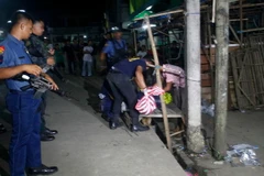 Cảnh sát Philippines làm nhiệm vụ tại khu vực Jolo, tỉnh Sulu. (Nguồn: EPA/TTXVN)