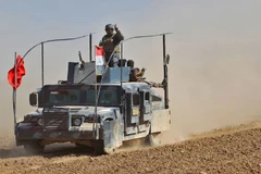 Lực lượng Chính phủ Iraq trong chiến dịch truy quét IS tại Qayyarah, Mosul ngày 20/10. (Nguồn: AFP/TTXVN)